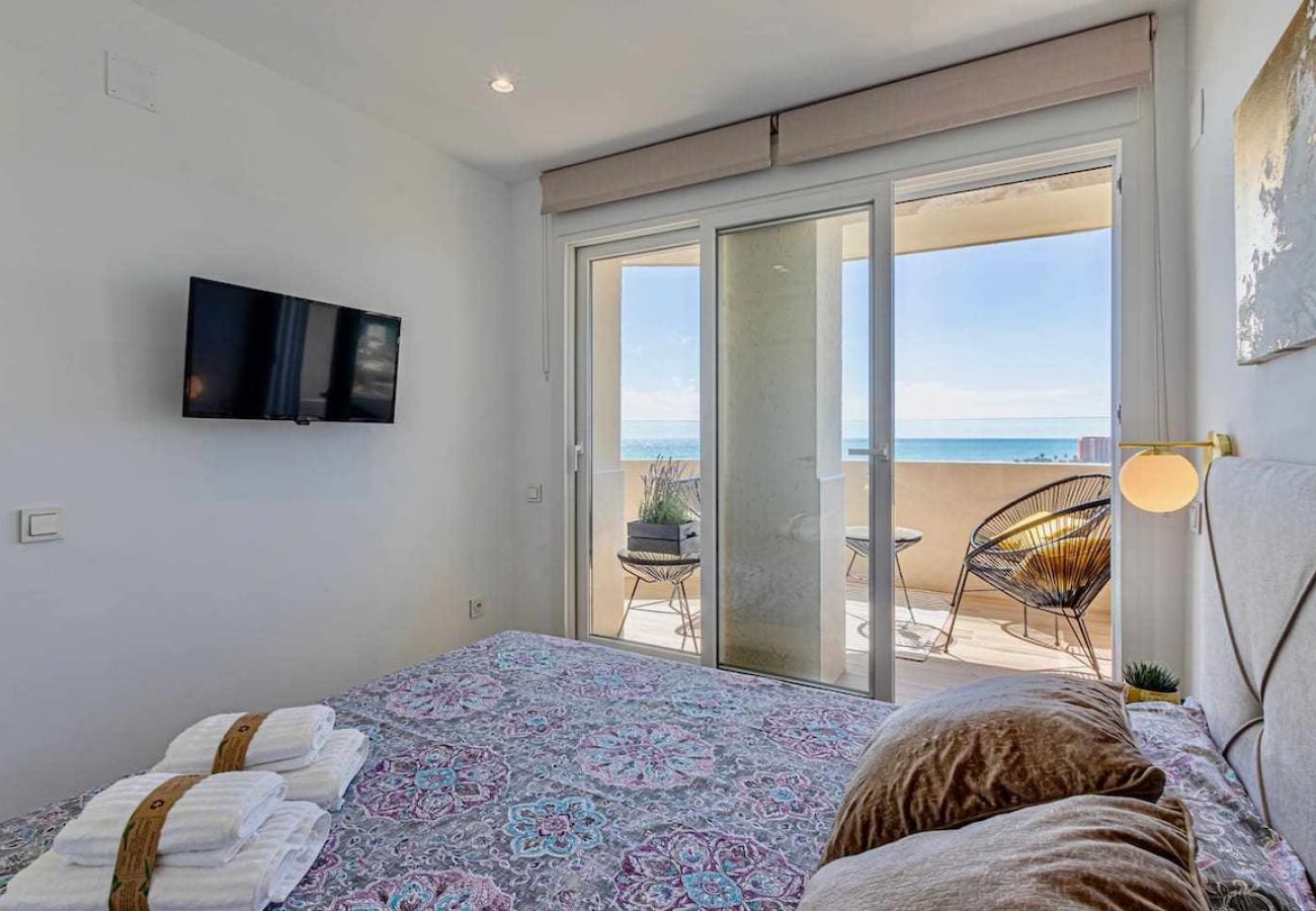 Apartamento en Benalmádena - Benalbeach- Moderno piso para 5 con vistas al mar 