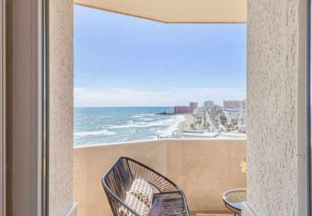 Apartamento en Benalmádena - Benalbeach- Moderno piso para 5 con vistas al mar 