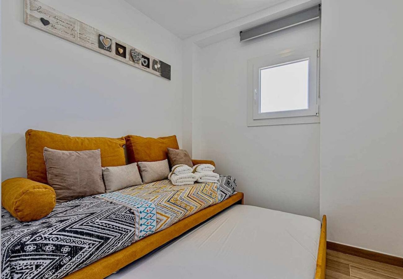 Apartamento en Benalmádena - Benalbeach- Moderno piso para 5 con vistas al mar 