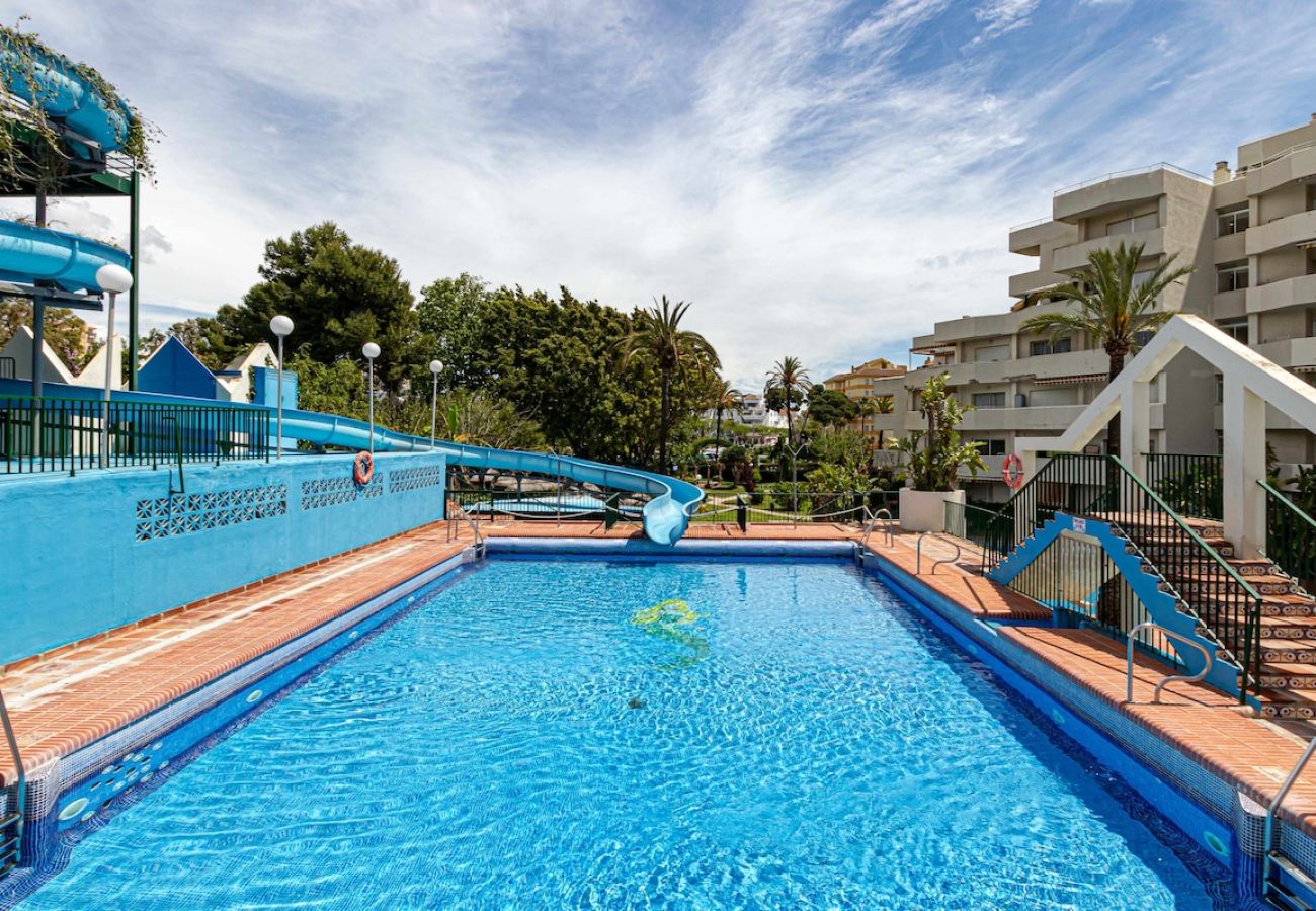 Apartamento en Benalmádena - Benalbeach- Moderno piso para 5 con vistas al mar 