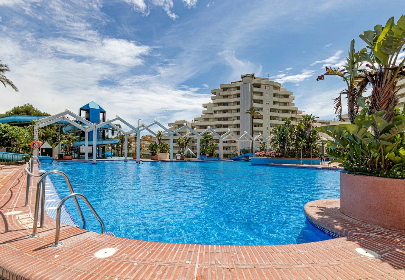 Apartamento en Benalmádena - Benalbeach- Moderno piso para 5 con vistas al mar 