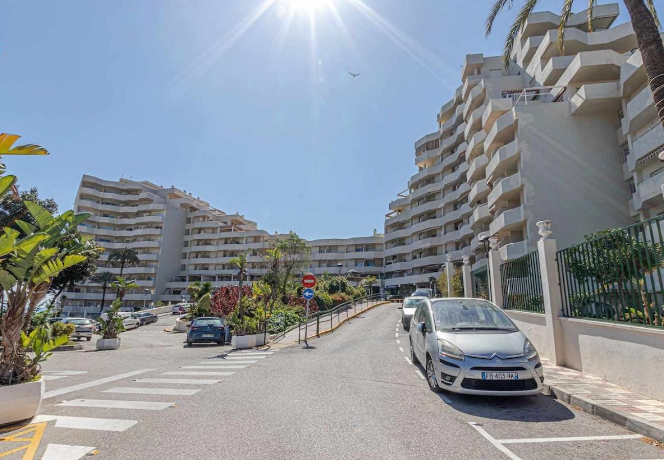 Apartamento en Benalmádena - Benalbeach- Moderno piso para 5 con vistas al mar 