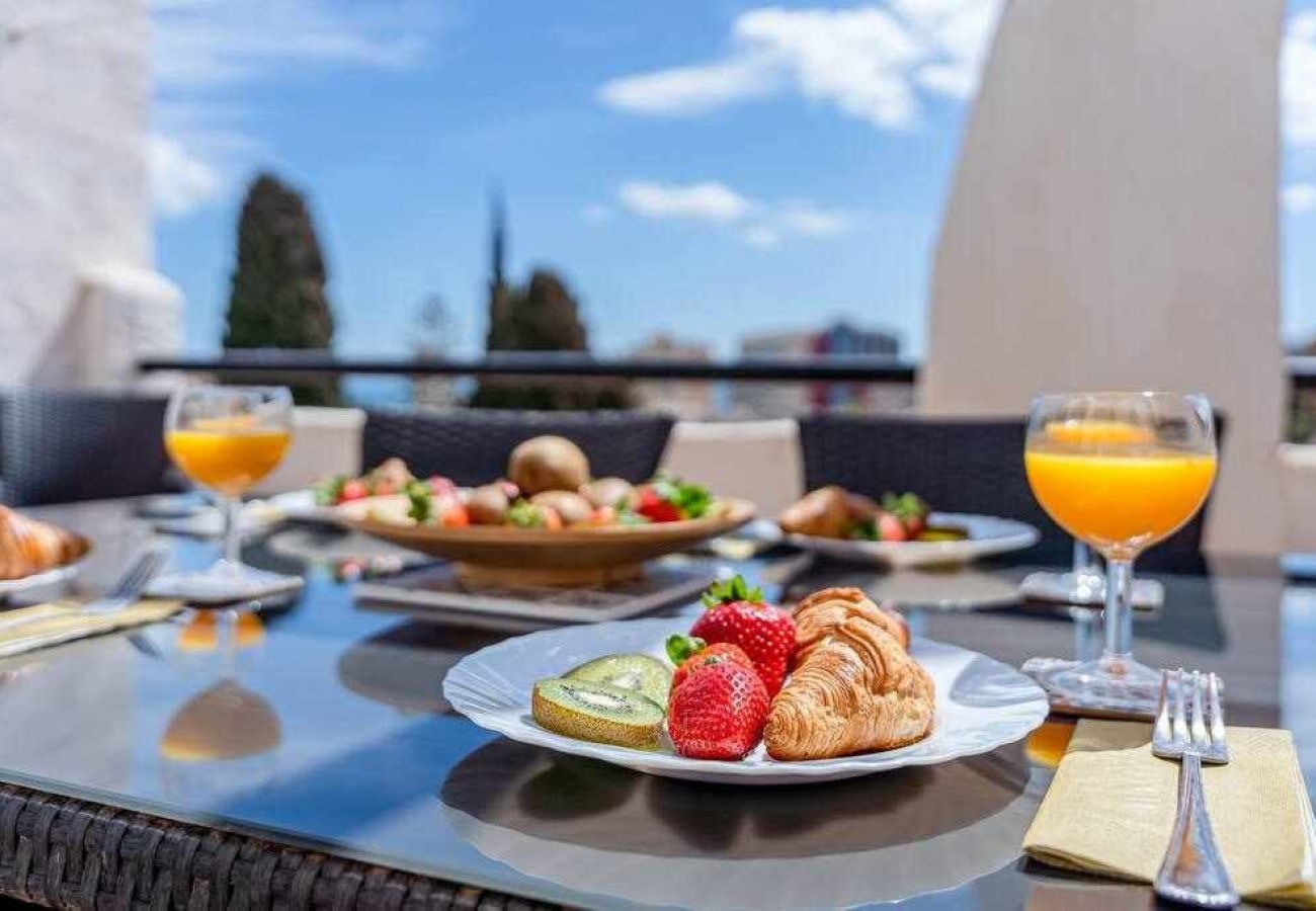 Apartamento en Benalmádena - Pueblo Evita- Apartamento andaluz con terraza. 