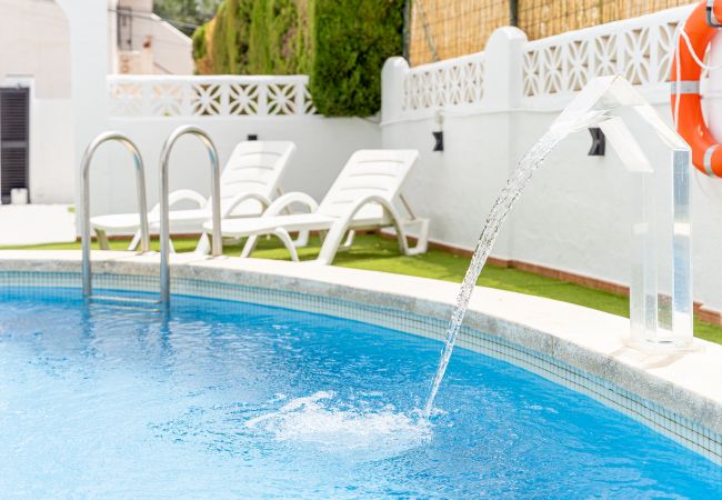 Villa en Benalmádena - Villa con piscina privada y barbacoa para 8 