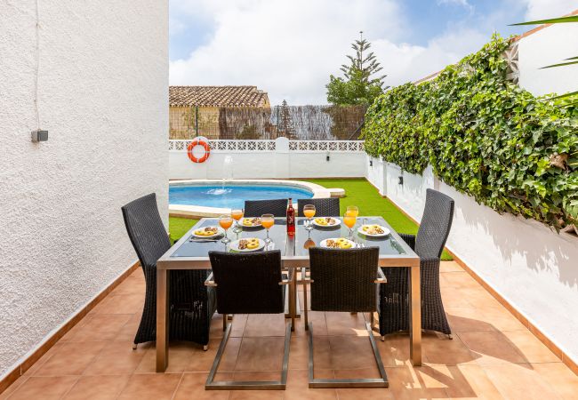 Villa en Benalmádena - Villa con piscina privada y barbacoa para 8 
