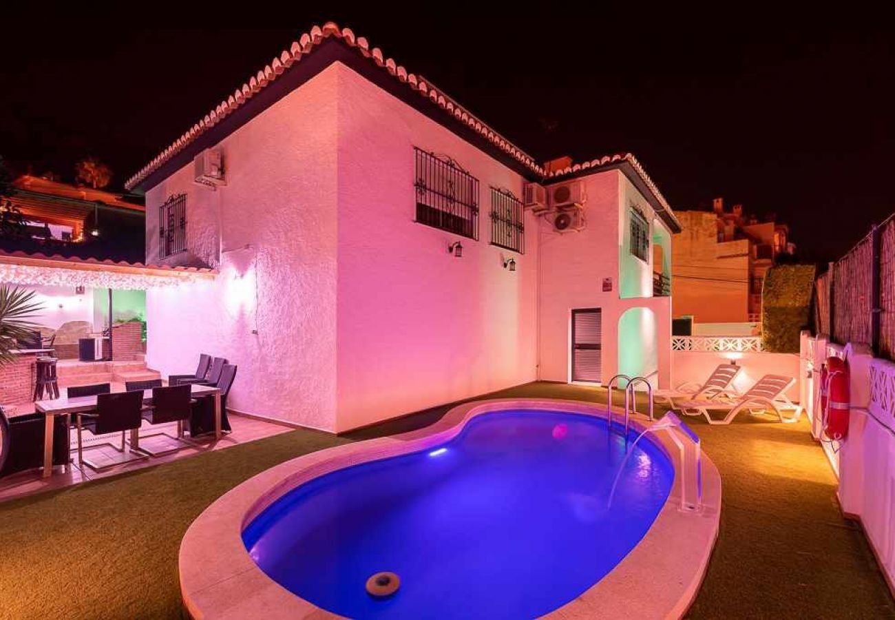 Villa en Benalmádena - Villa con piscina privada y barbacoa para 8 