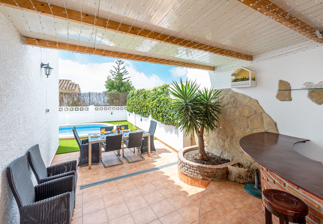 Villa en Benalmádena - Villa con piscina privada y barbacoa para 8 