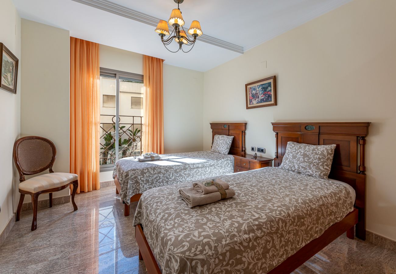 Apartamento en Benalmádena - BELLAGIO- Elegante piso para 6 a 1 min de la playa