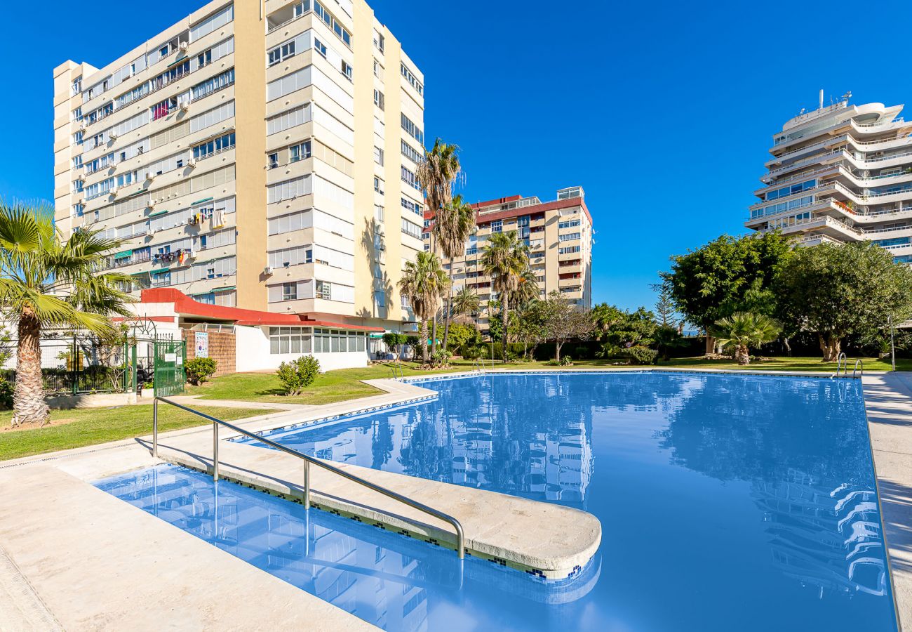 Apartamento en Benalmádena - Acogedor apartamento para 3 con piscina 