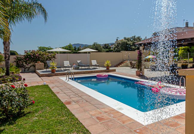 Villa en Alhaurin de la Torre - VILLA KARMYR - Hermosa villa con piscina y jardín 