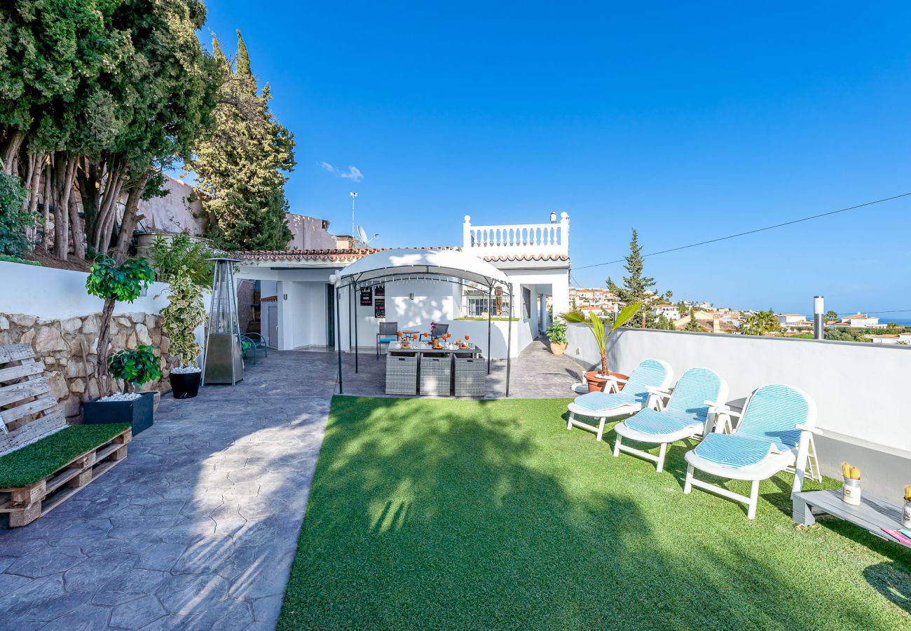 Villa en Fuengirola - VILLA PERTUCH-Increible villa con vista y piscina 