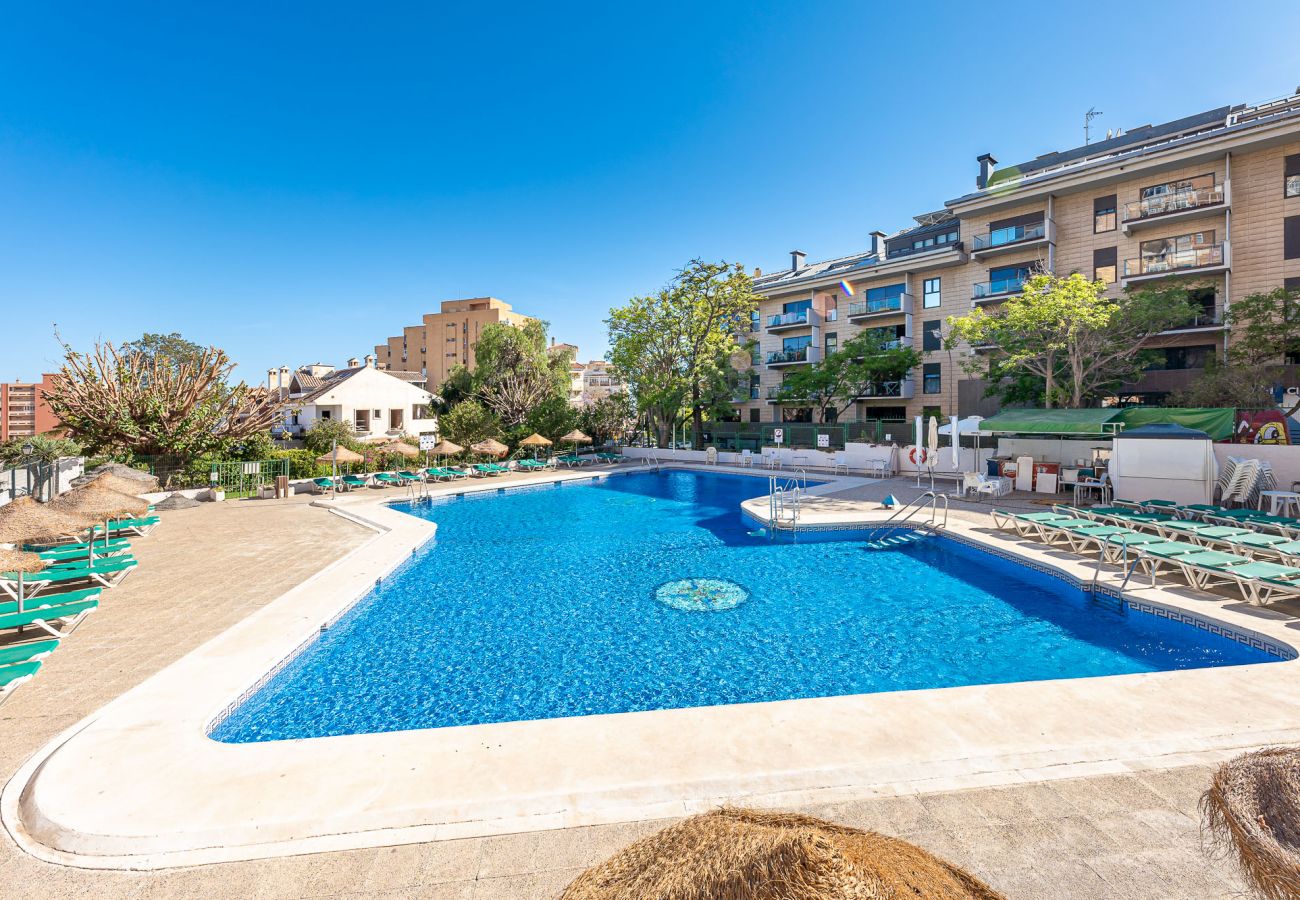 Apartamento en Benalmádena - Apartamento para 4 en Piscis con piscinas