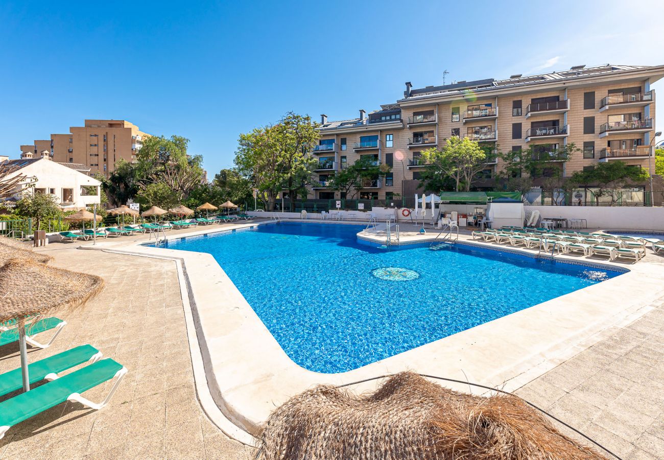 Apartamento en Benalmádena - Apartamento para 4 en Piscis con piscinas