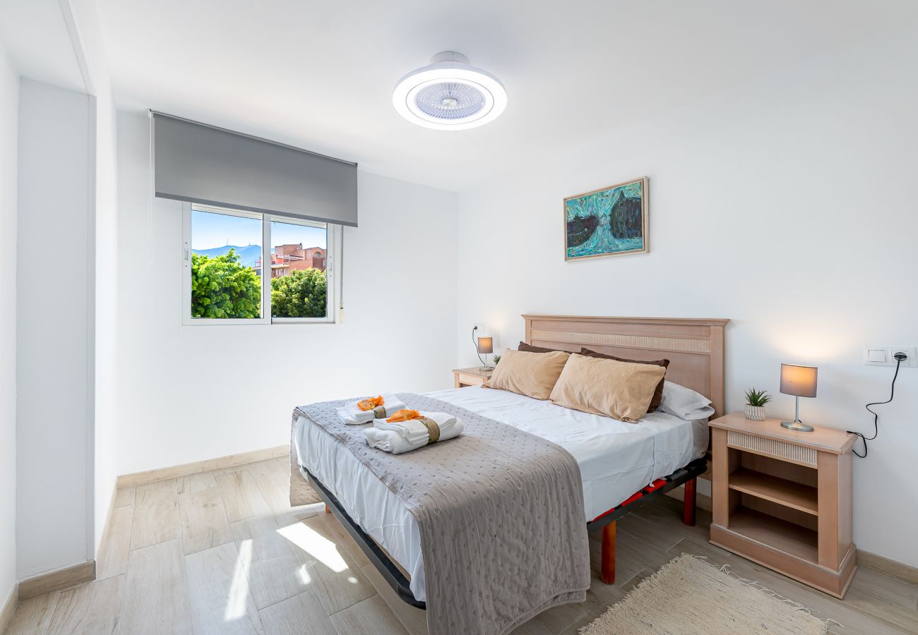 Apartamento en Benalmádena - Apartamento para 4 en Piscis con piscinas