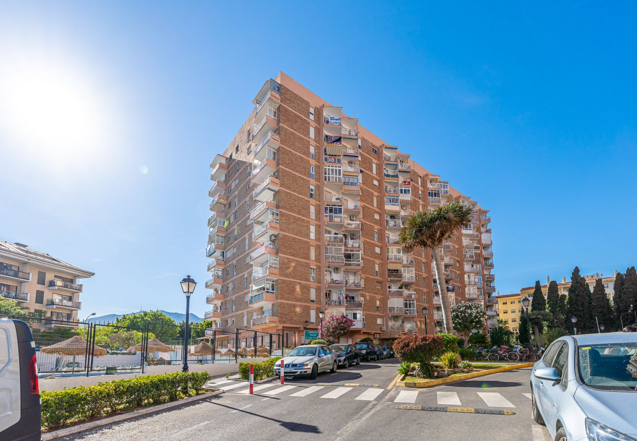 Apartamento en Benalmádena - Apartamento para 4 en Piscis con piscinas