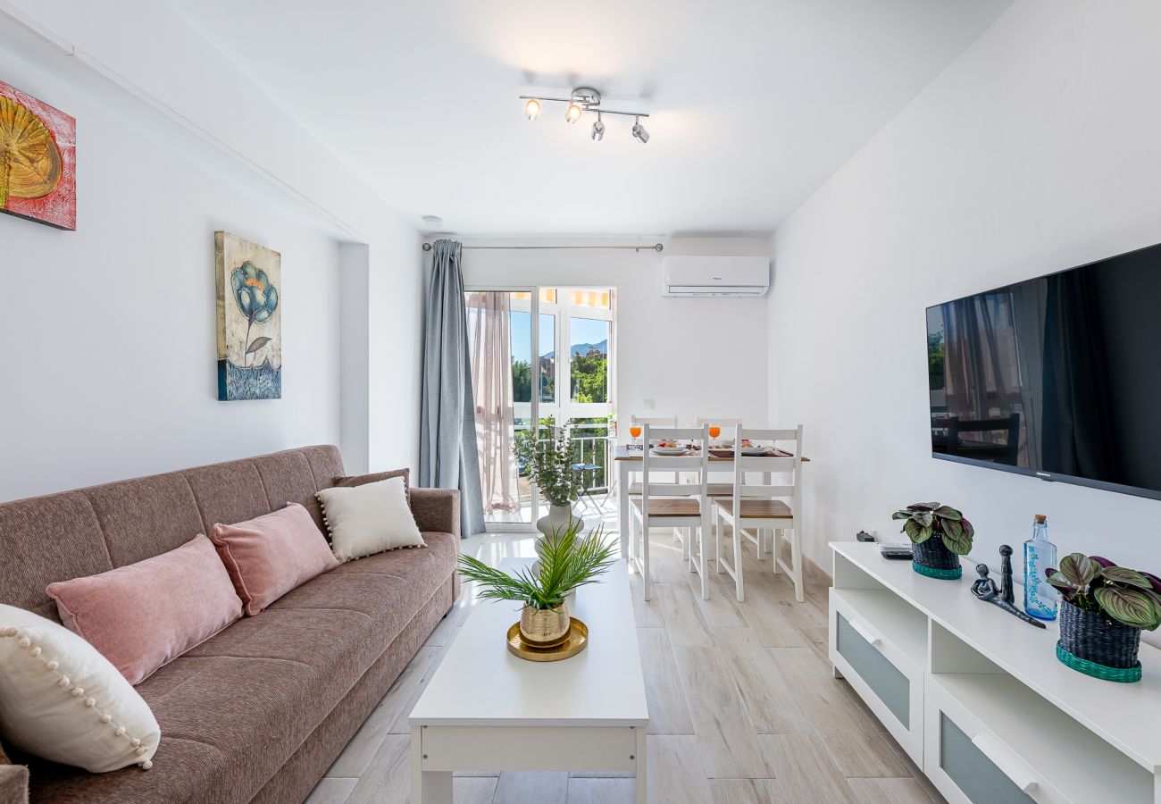 Apartamento en Benalmádena - Apartamento para 4 en Piscis con piscinas