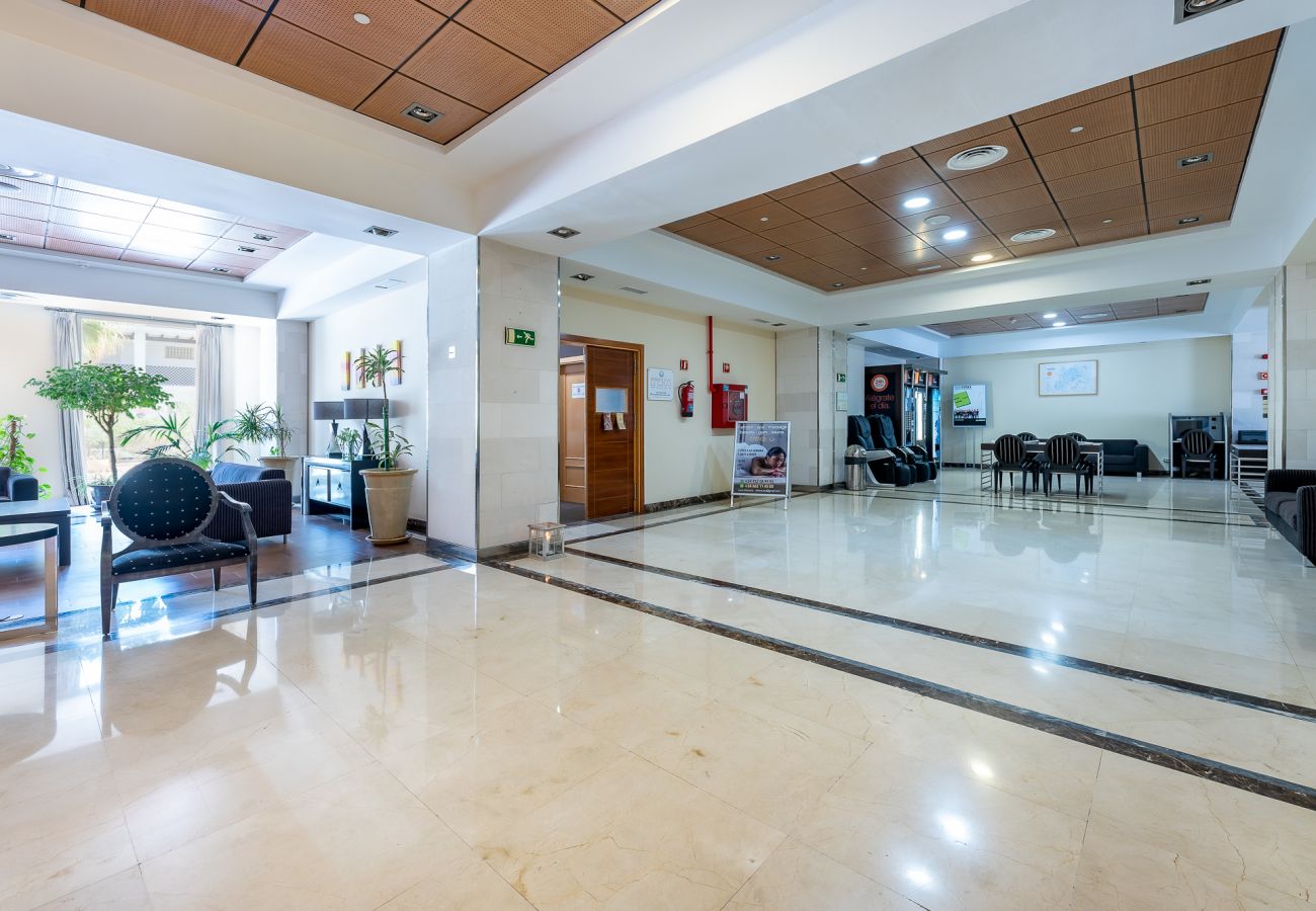 Apartamento en Benalmádena - Moderno apartamento a 2 min de la playa con vistas