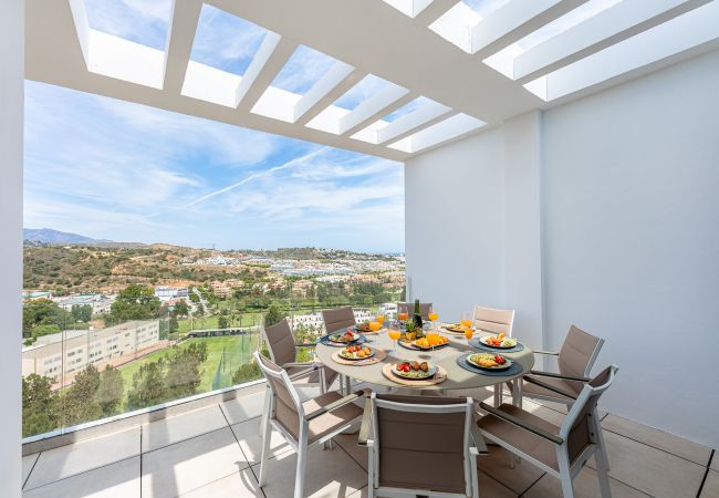 Apartamento en La Cala de Mijas - Moderno piso con vistas al golf y mar