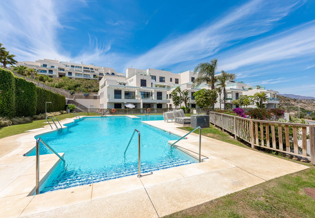 Apartamento en La Cala de Mijas - Moderno piso con vistas al golf y mar