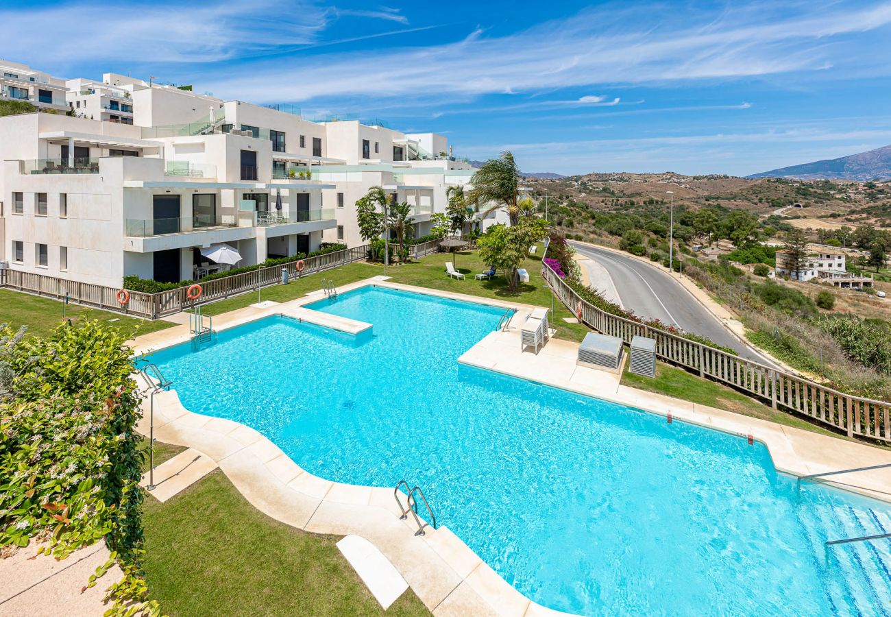 Apartamento en La Cala de Mijas - Moderno piso con vistas al golf y mar