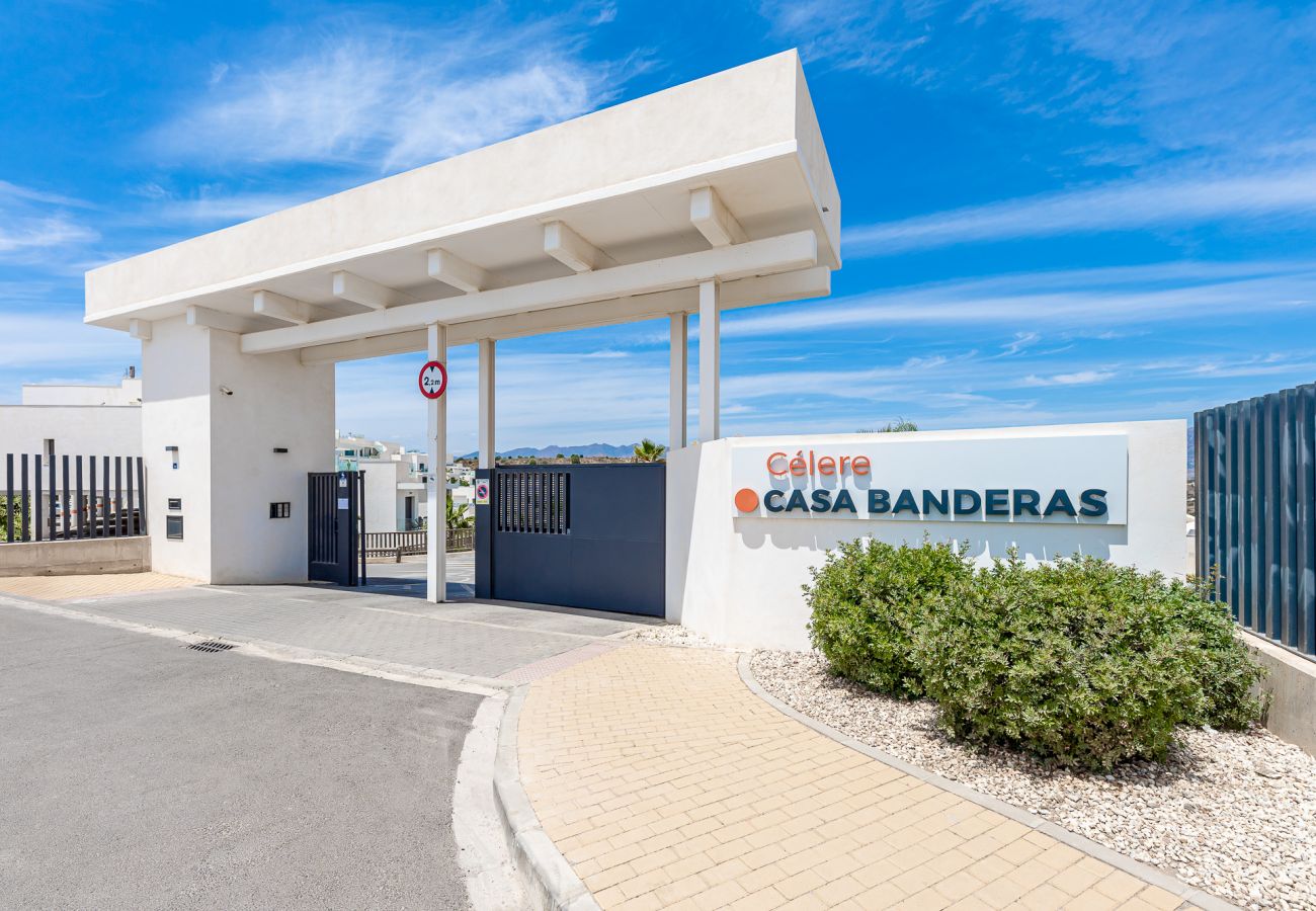 Apartamento en La Cala de Mijas - Moderno piso con vistas al golf y mar