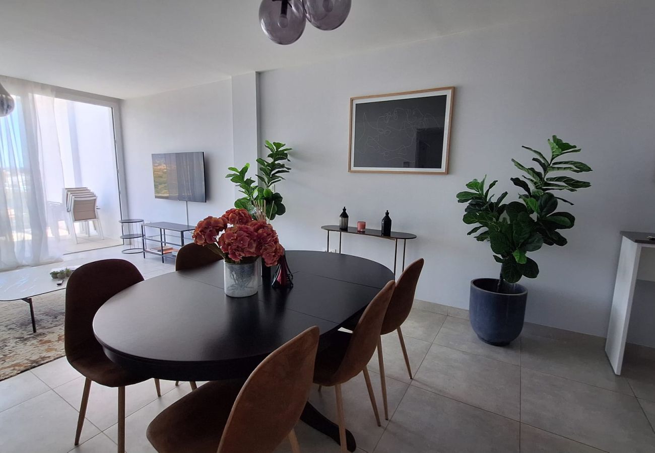 Apartamento en La Cala de Mijas - Moderno piso con vistas al golf y mar
