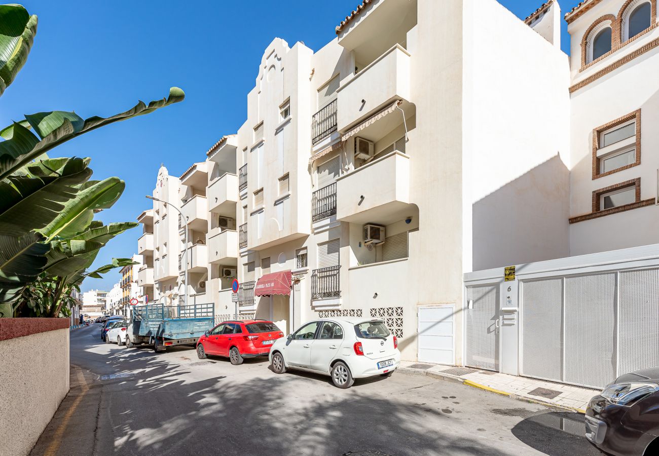 Apartamento en Torremolinos - Piso para 3 en la Carihuela con piscina 
