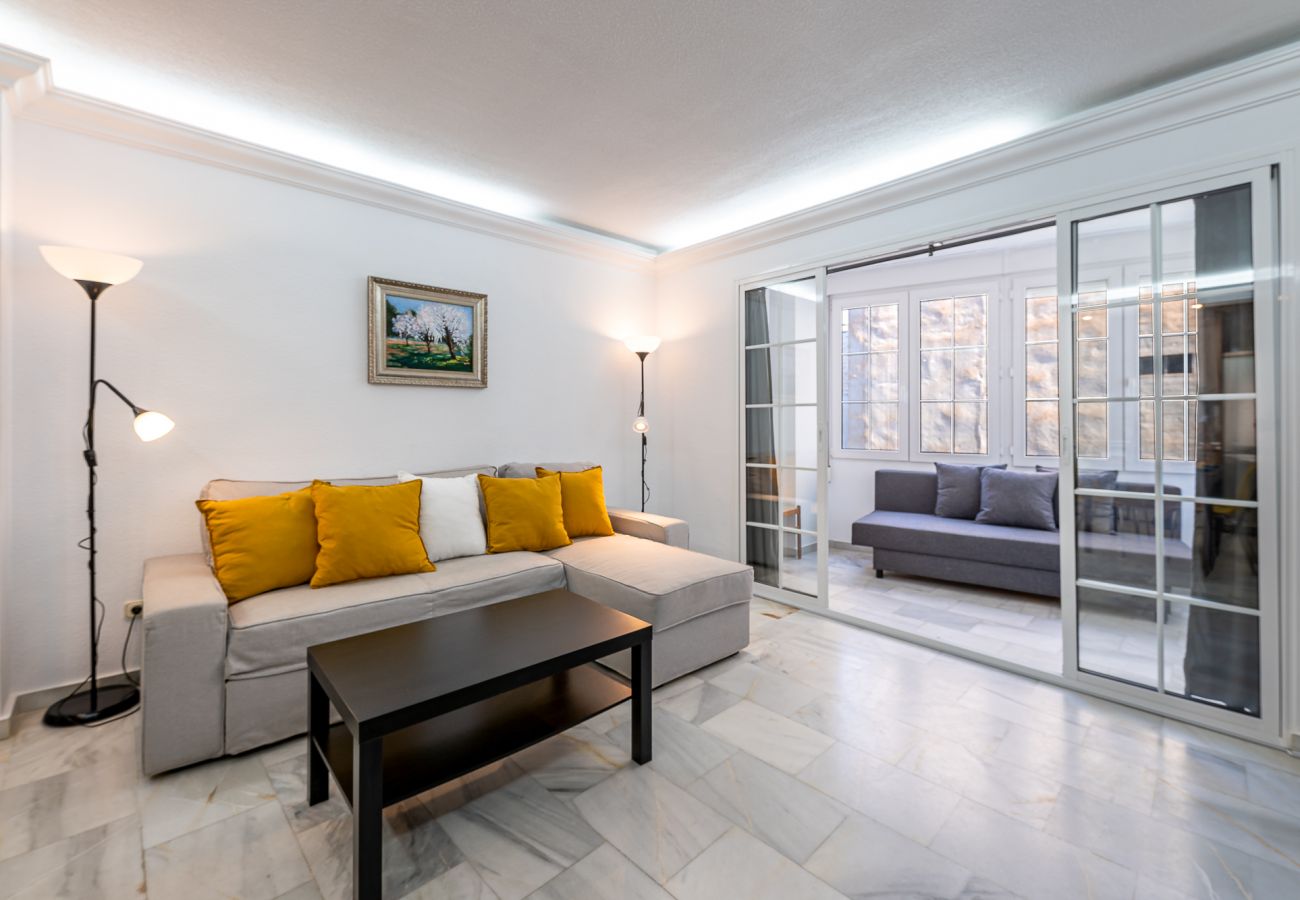 Apartamento en Torremolinos - Piso para 3 en la Carihuela con piscina 