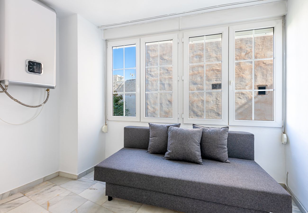 Apartamento en Torremolinos - Piso para 3 en la Carihuela con piscina 