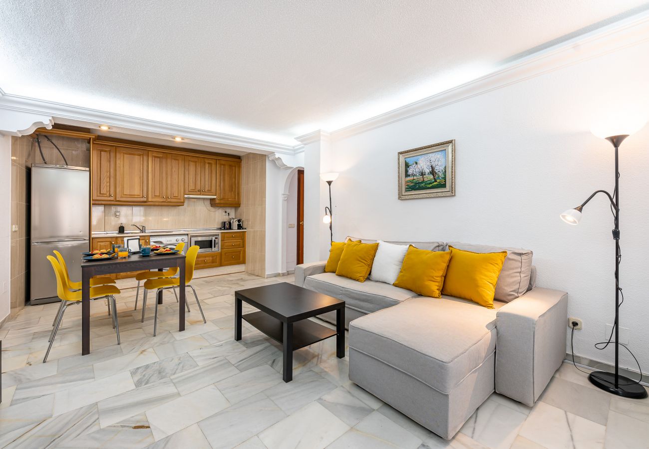 Apartamento en Torremolinos - Piso para 3 en la Carihuela con piscina 