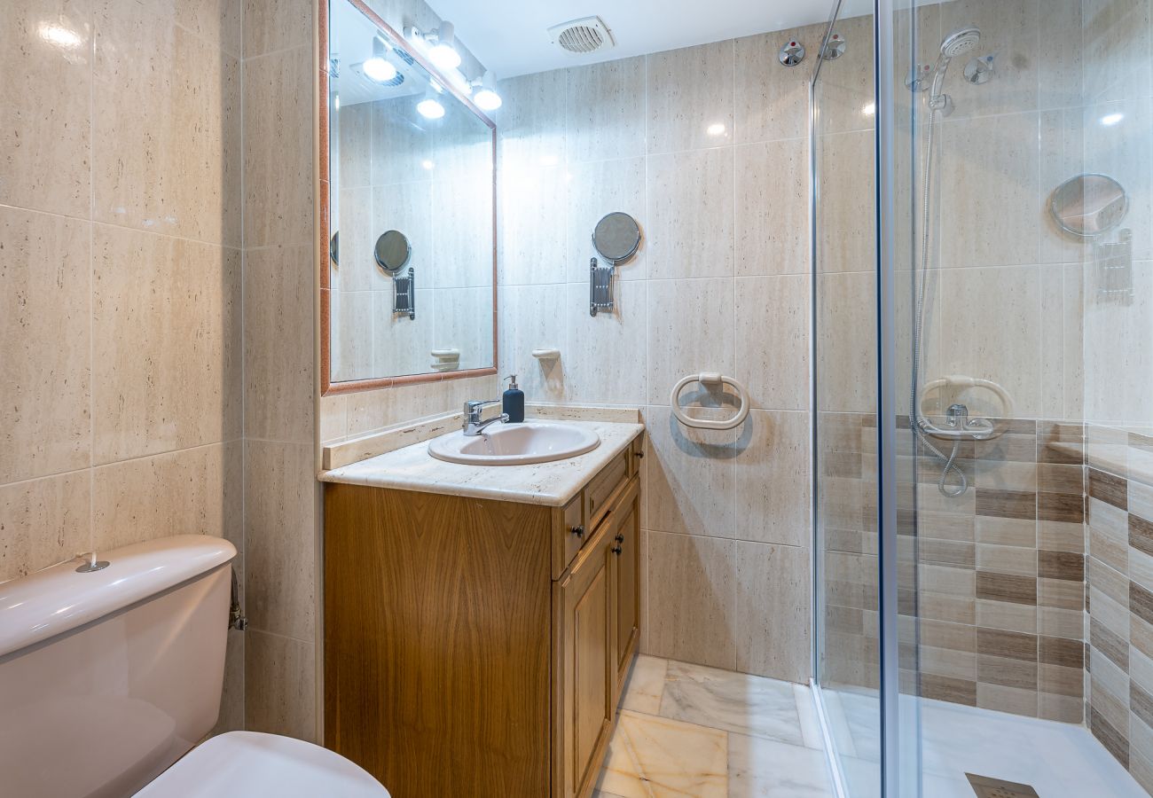 Apartamento en Torremolinos - Piso para 3 en la Carihuela con piscina 