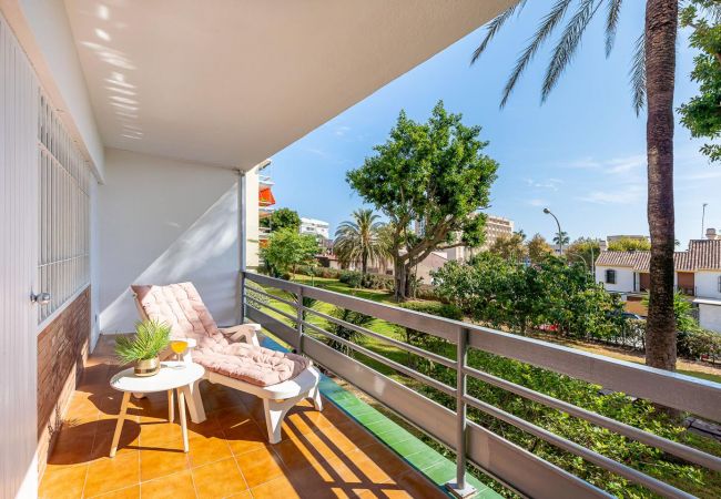 Apartamento en Torremolinos - Piso reformado con amplia terraza Carihuela 