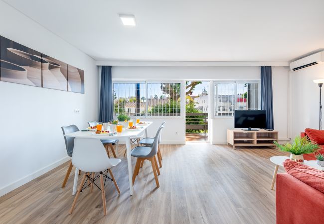 Apartamento en Torremolinos - Piso reformado con amplia terraza Carihuela 