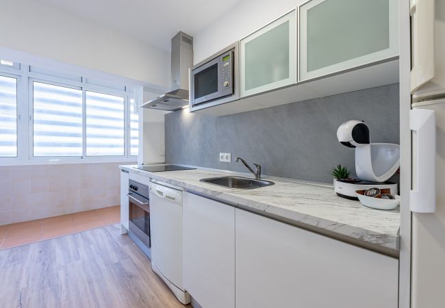 Apartamento en Torremolinos - Piso reformado con amplia terraza Carihuela 