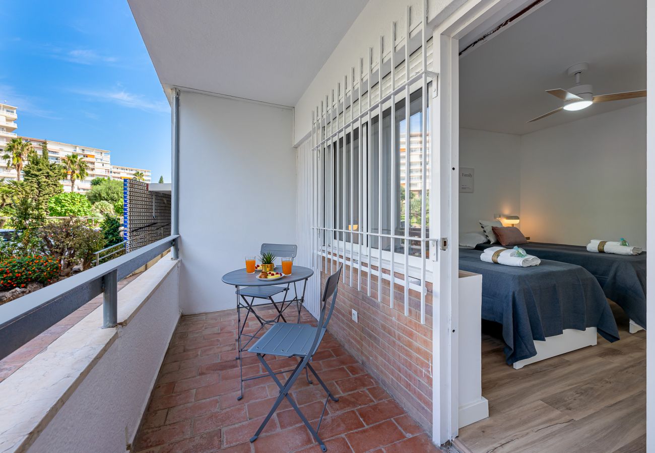 Apartamento en Torremolinos - Piso reformado con amplia terraza Carihuela 