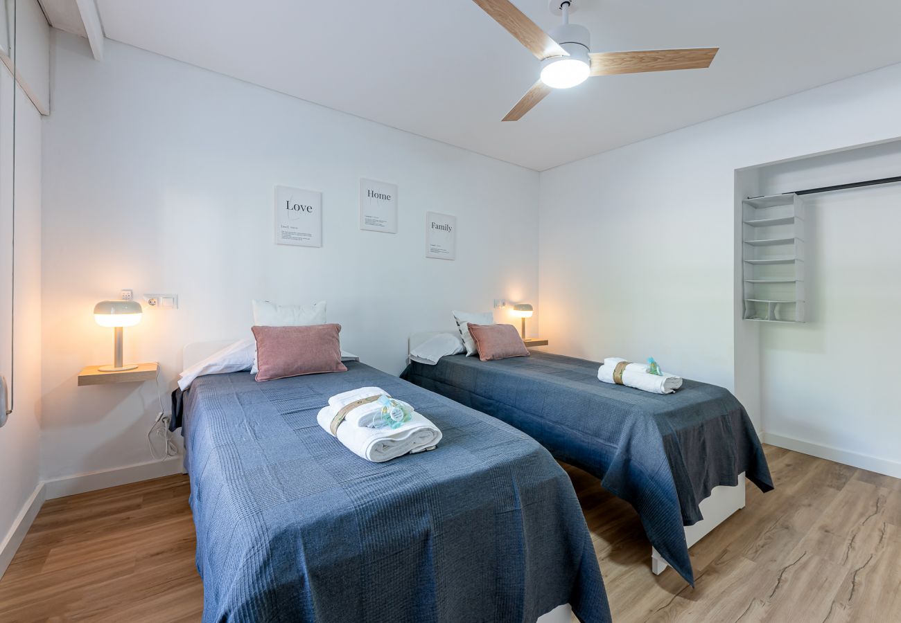 Apartamento en Torremolinos - Piso reformado con amplia terraza Carihuela 