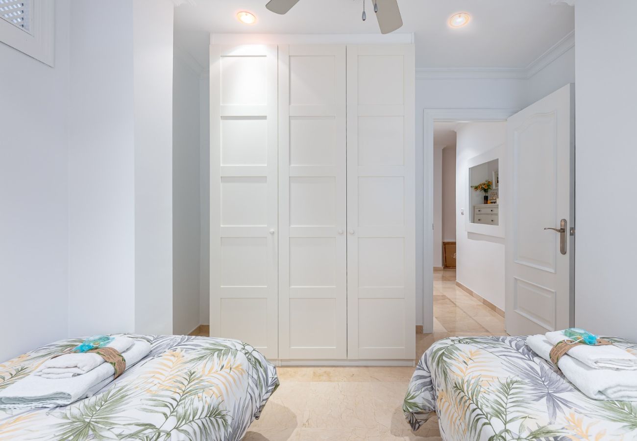 Apartamento en Fuengirola - Renovado piso en el paseo maritimo fuengirola 