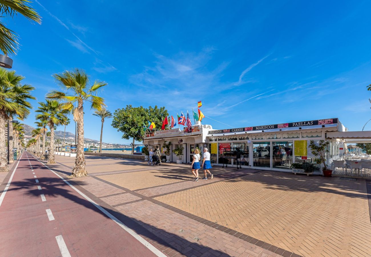 Apartamento en Fuengirola - Renovado piso en el paseo maritimo fuengirola 