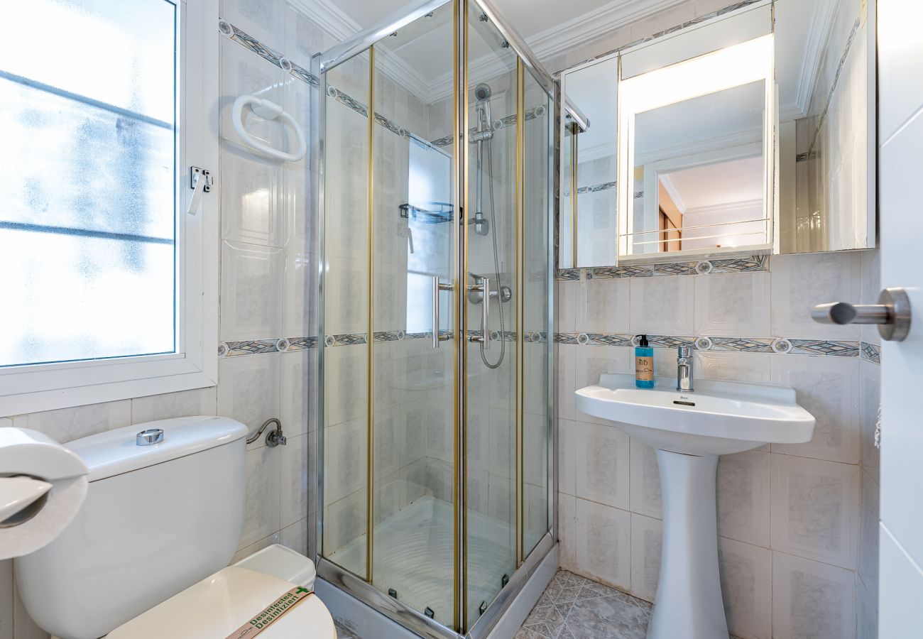 Apartamento en Benalmádena - Acogedor piso para 5 frente al mar 