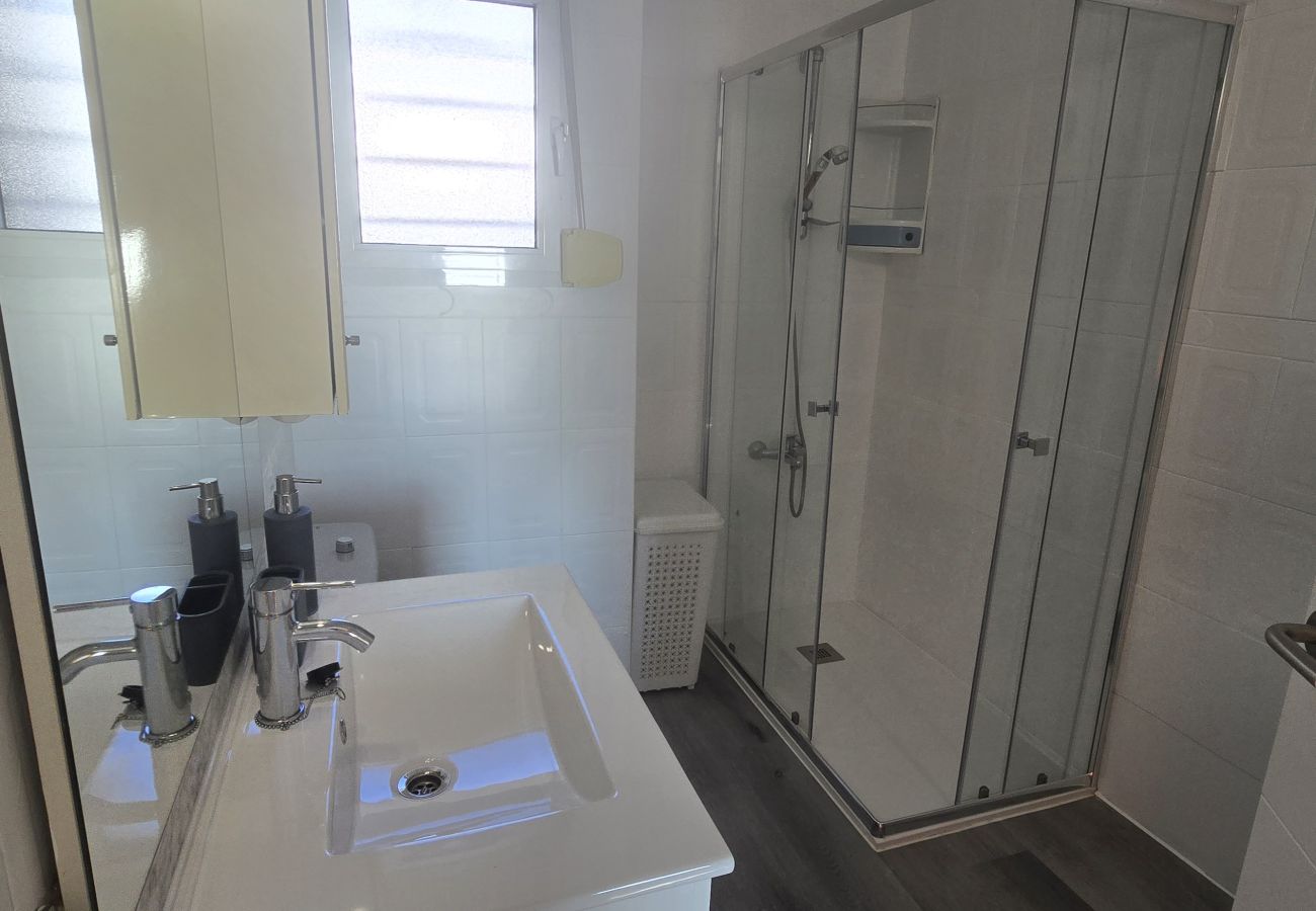 Apartamento en Benalmádena - Acogedor piso para 5 frente al mar 