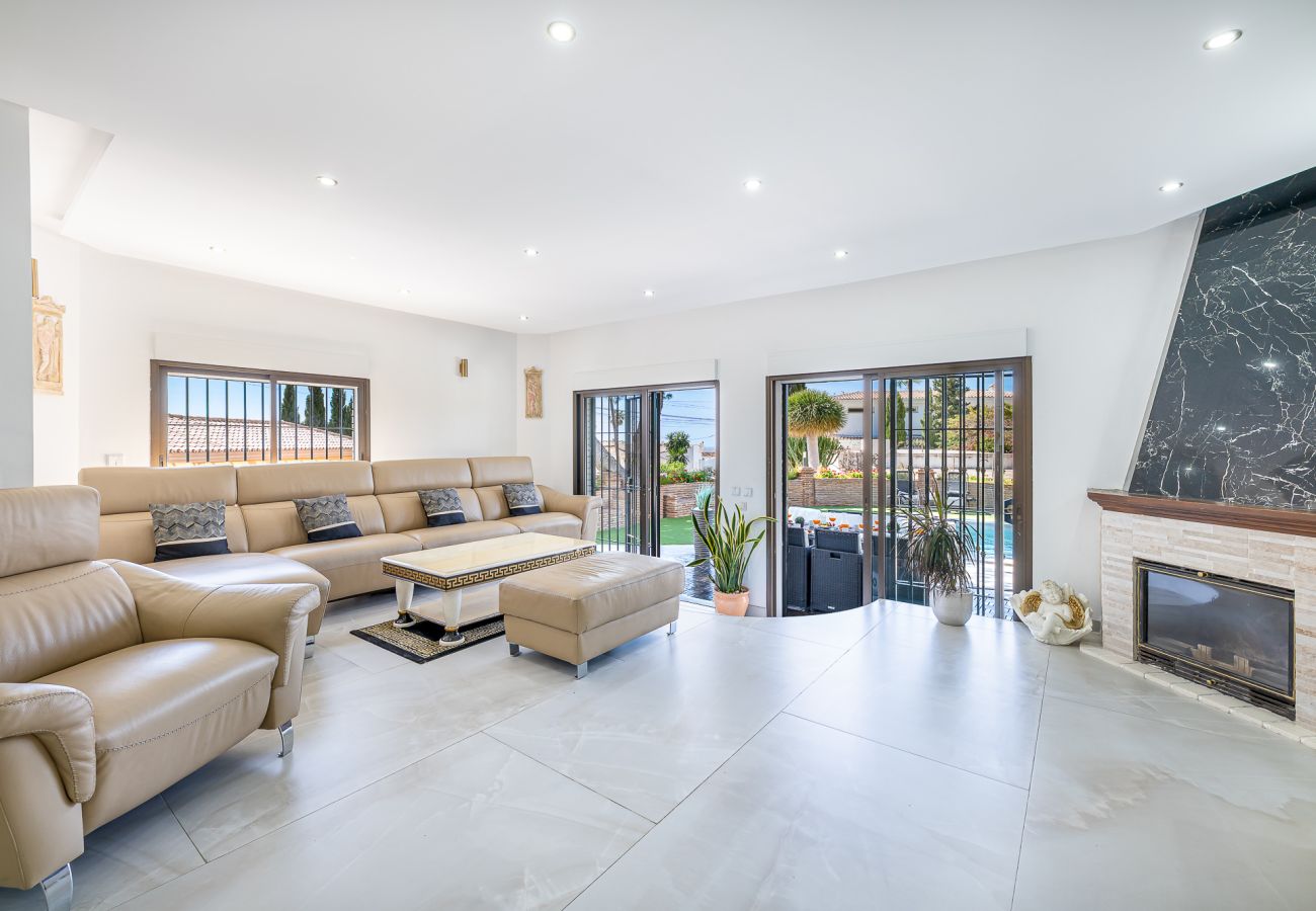 Villa en Fuengirola - Estilosa Villa en Benalmadena para 8 