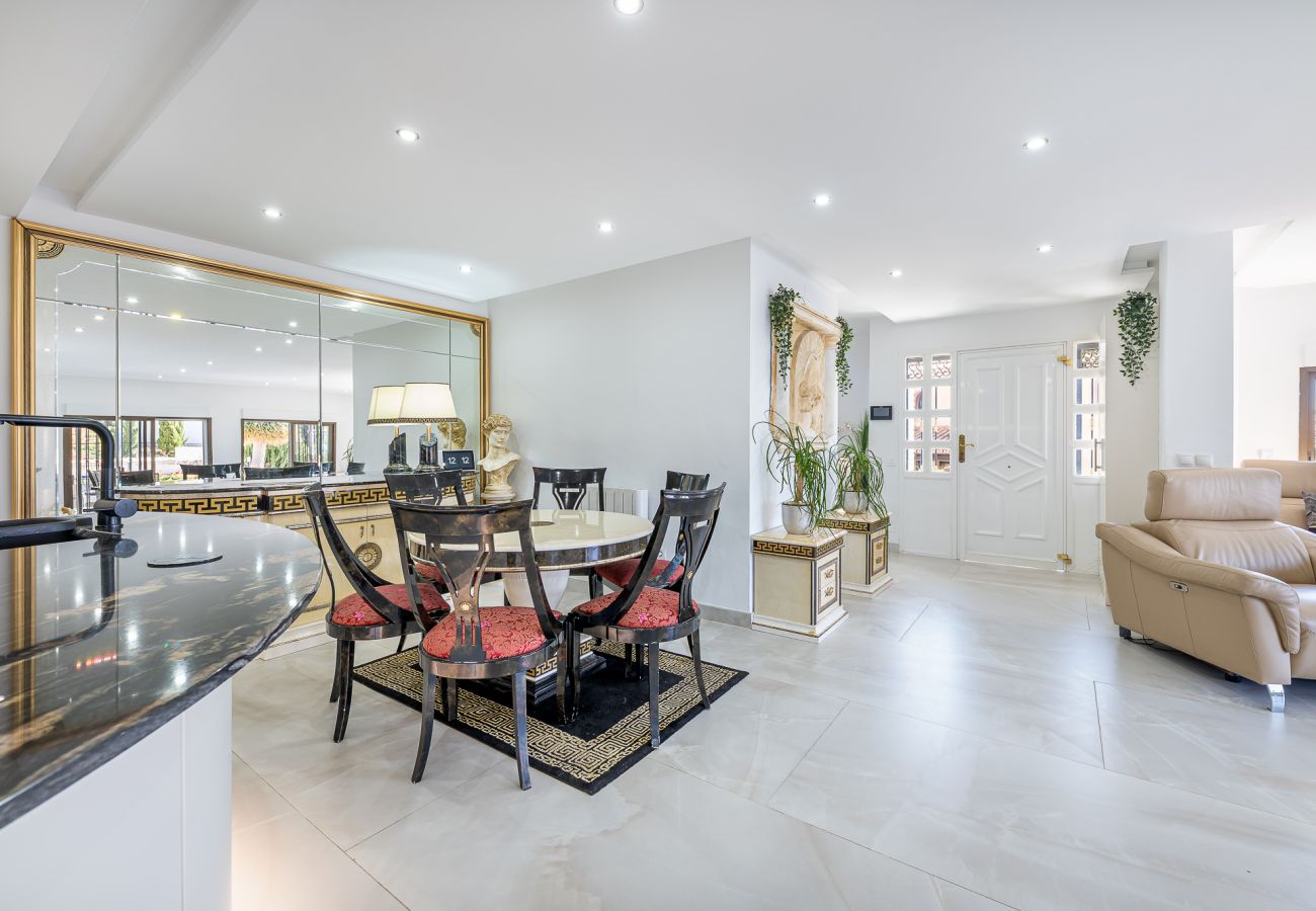 Villa en Fuengirola - Estilosa Villa en Benalmadena para 8 