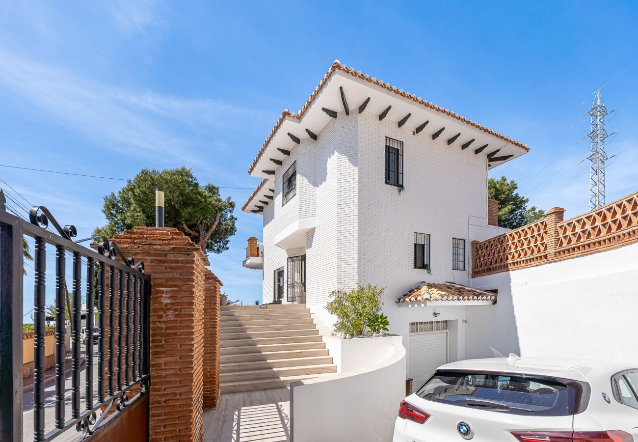 Villa en Fuengirola - Estilosa Villa en Benalmadena para 8 