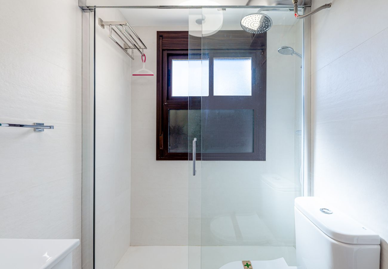 Estudio en Benalmádena - Renovado piso en Aloha con vistas  Estudio en Benalmádena - Renovado piso en Aloha con vistas