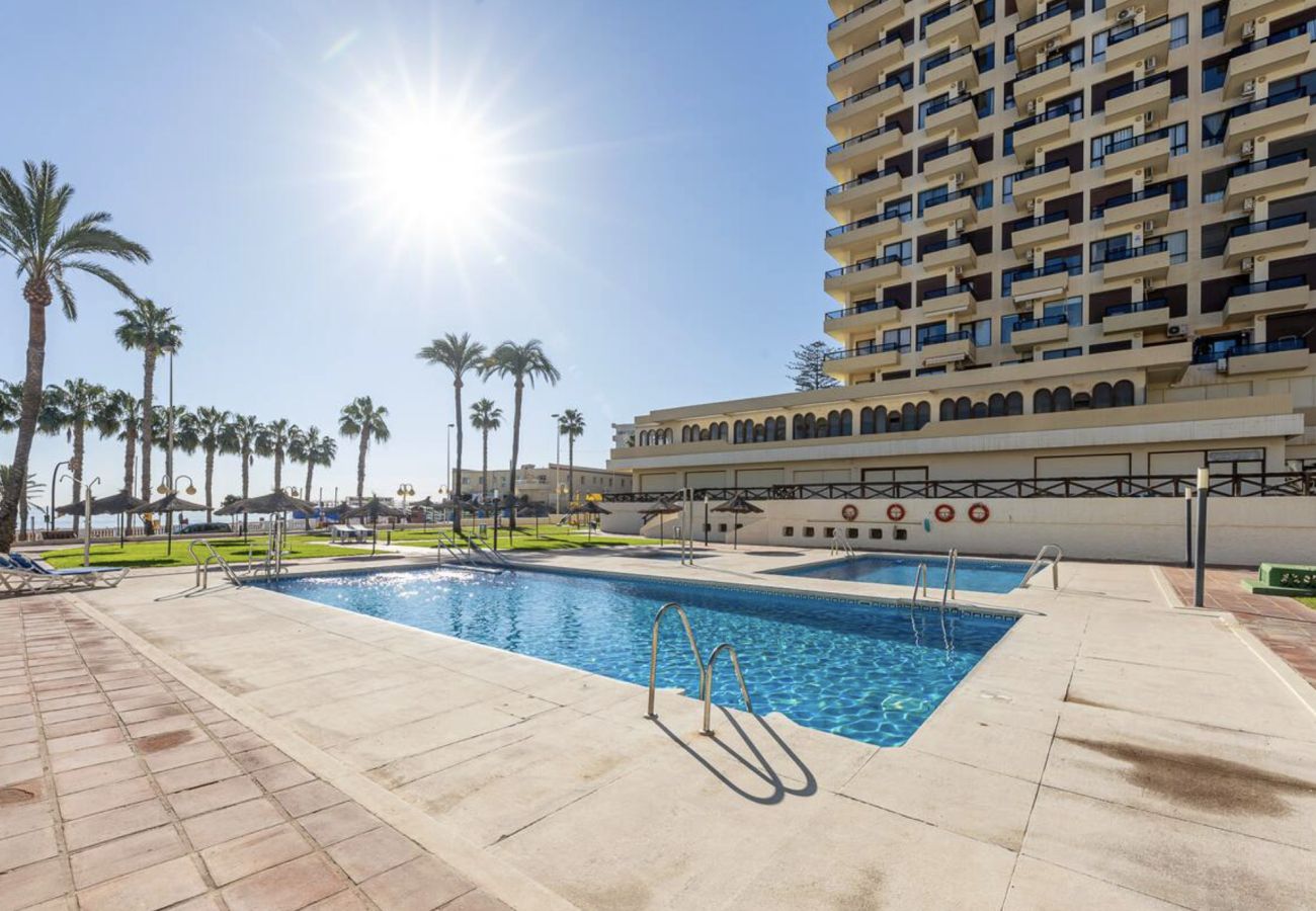 Estudio en Benalmádena - Renovado piso en Aloha con vistas  Estudio en Benalmádena - Renovado piso en Aloha con vistas
