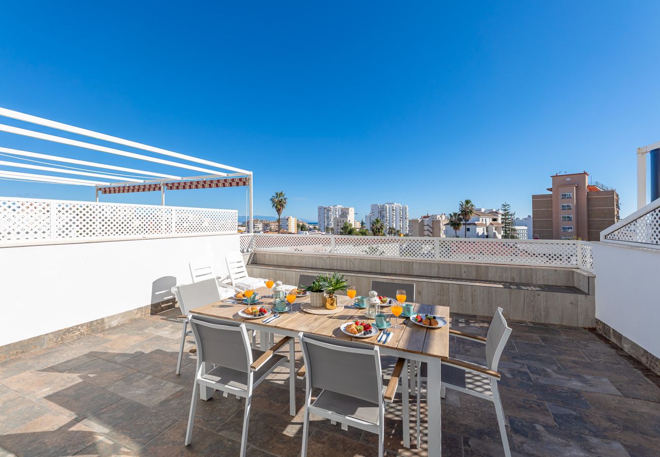 Apartamento en Benalmádena - Piso a 2 min de la playa con amplia terraza