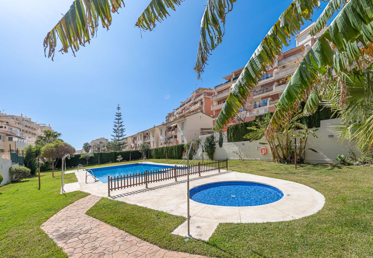 Apartamento en Benalmádena - Acogedor piso para 4 en Torrequebrada