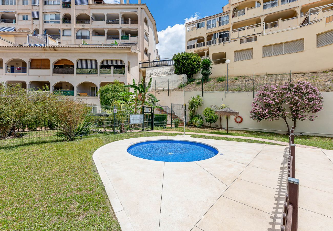 Apartamento en Benalmádena - Acogedor piso para 4 en Torrequebrada