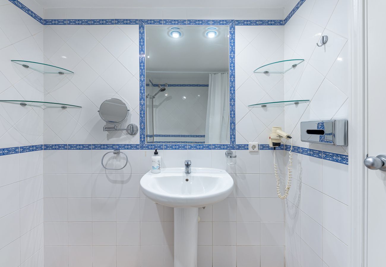 Apartamento en Benalmádena - Piso para 4 en Benalbeach con vistas al mar