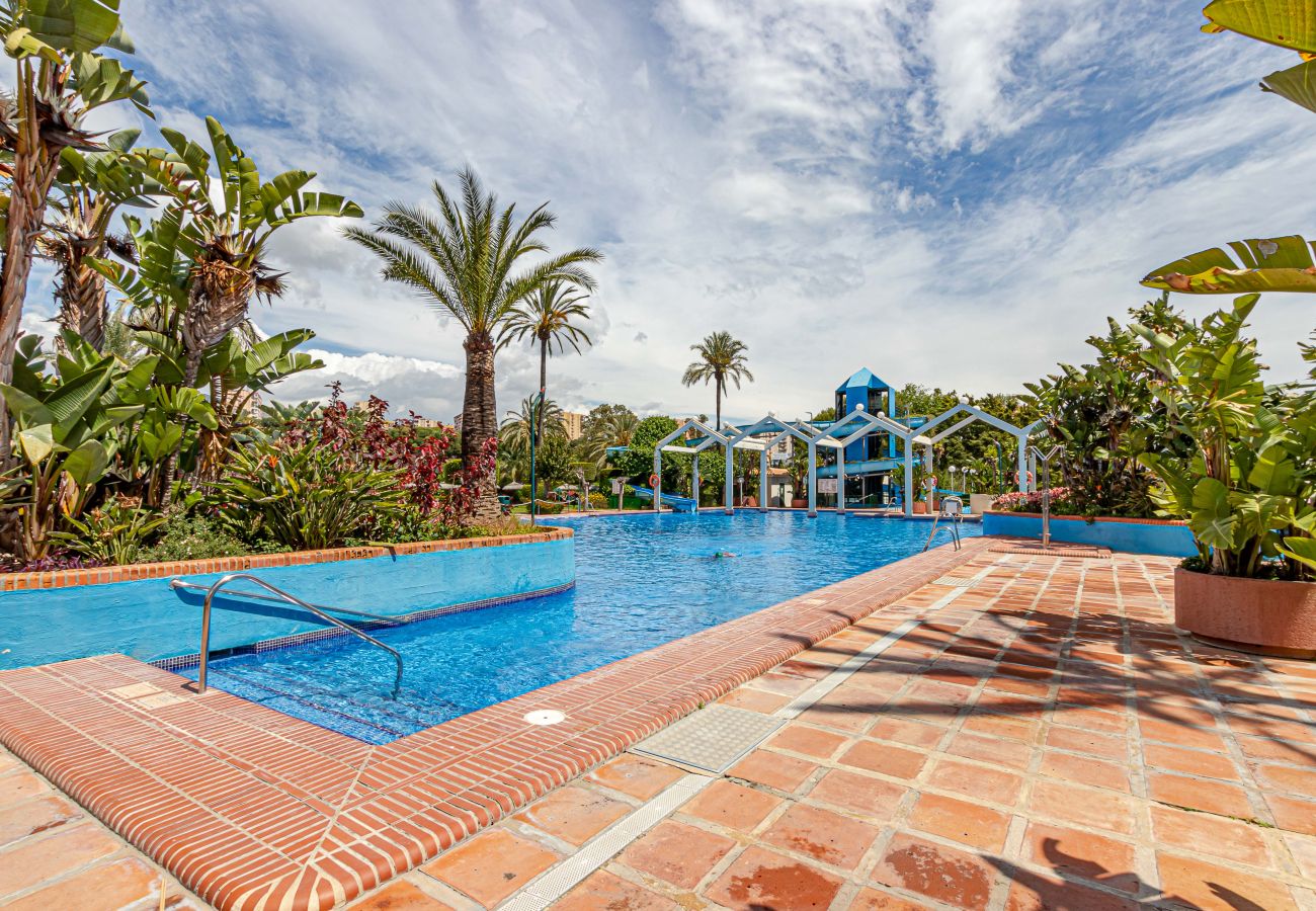 Apartamento en Benalmádena - Piso para 4 en Benalbeach con vistas al mar